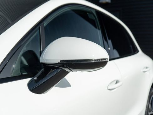 New 2026 Porsche Macan image 15