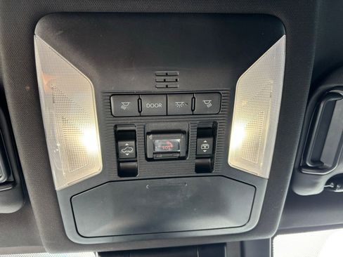 Used 2022 Toyota RAV4 XSE AWD/4WD image 16