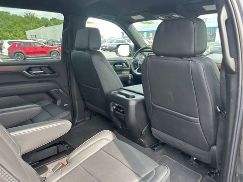 Used 2025 GMC Yukon XL Denali AWD/4WD image 37