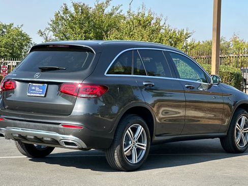 Used 2022 Mercedes-Benz GLC 300 image 2
