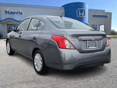 Used 2019 Nissan Versa S image 3