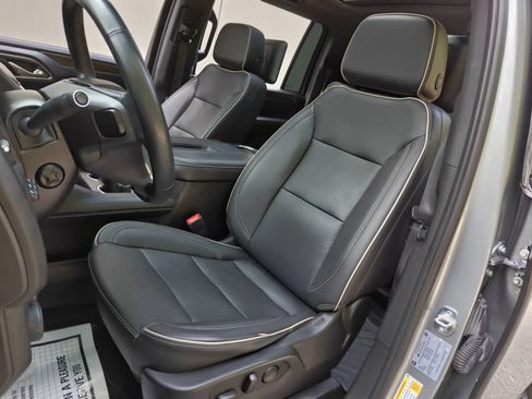 Used 2023 Chevrolet Suburban Premier w/ Premium Package AWD/4WD image 11