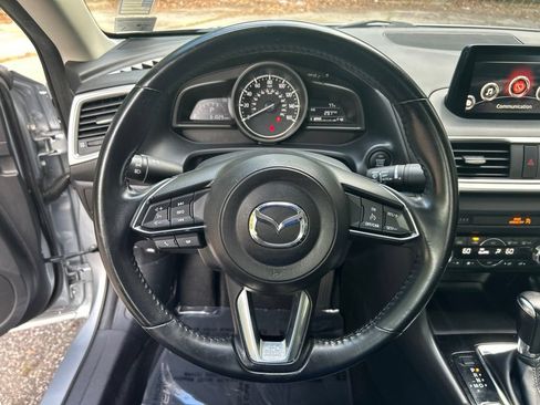Used 2018 MAZDA MAZDA3 Touring FWD image 20