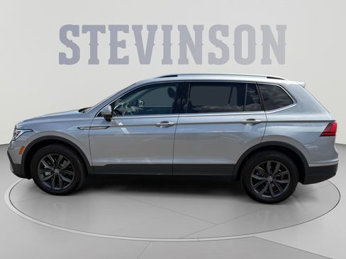 Used 2023 Volkswagen Tiguan SE AWD/4WD image 2