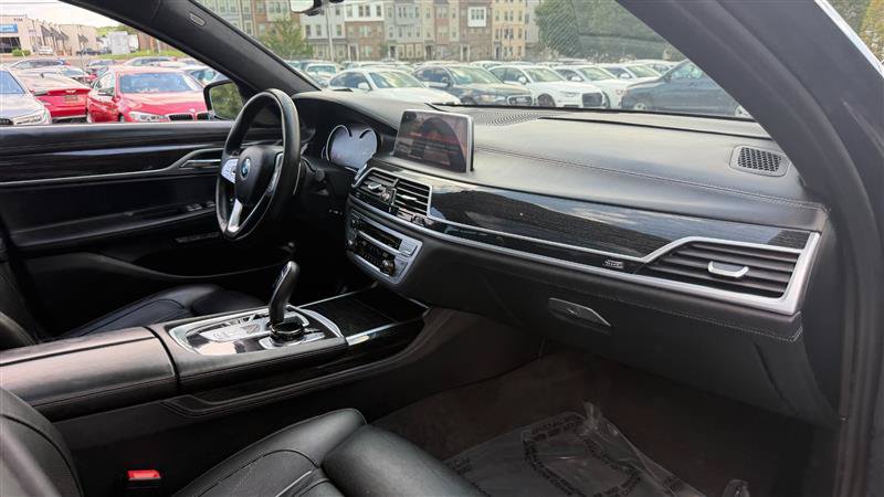 Used 2018 BMW 750i RWD image 14