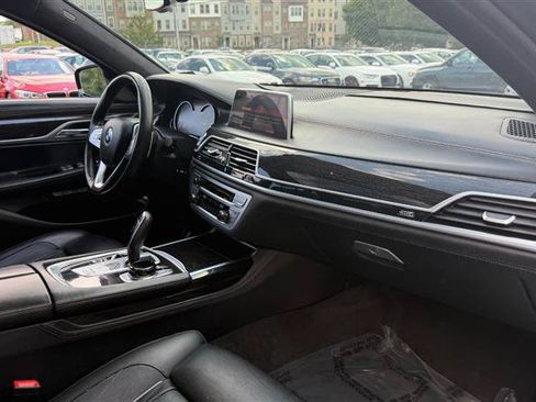 Used 2018 BMW 750i RWD image 14