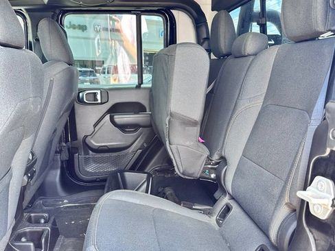 Used 2024 Jeep Gladiator Sport AWD/4WD image 9