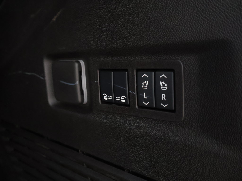 Certified 2026 GMC Yukon Denali Ultimate AWD/4WD image 9
