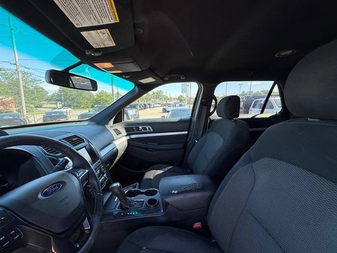 Used 2016 Ford Explorer XLT w/ Equipment Group 201A FWD image 12