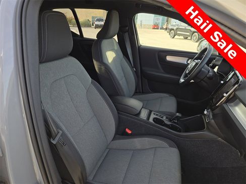 Used 2024 Volvo XC40 B5 Core image 29