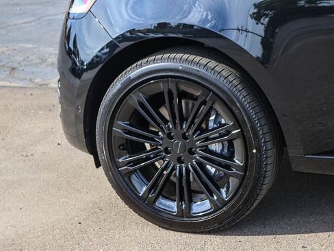 New 2026 Land Rover Range Rover SE image 9