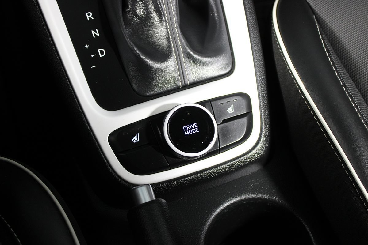 Used 2023 Hyundai Venue Limited FWD image 21