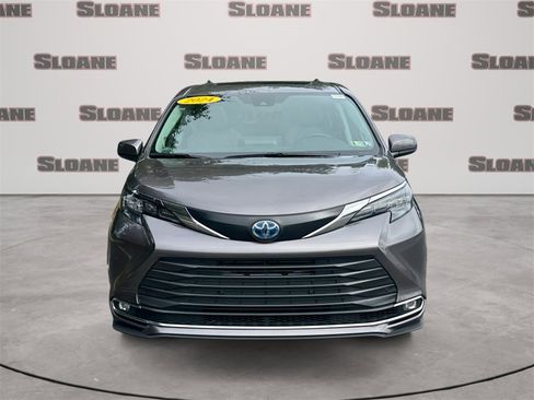 Used 2024 Toyota Sienna XLE image 8