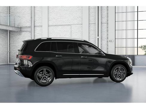 Used 2026 Mercedes-Benz GLB 250 4MATIC image 18