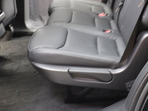 Used 2022 Tesla Model X image 40