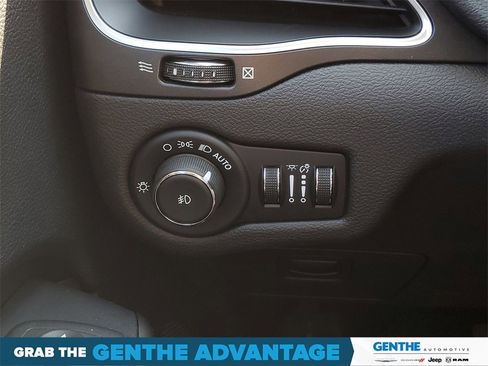 Used 2020 Jeep Cherokee Trailhawk w/ Cold Weather Group image 15