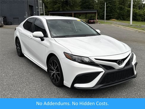Used 2024 Toyota Camry SE FWD image 1