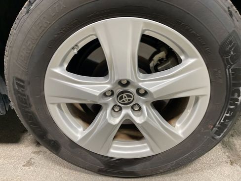 Used 2024 Toyota Highlander XLE image 37