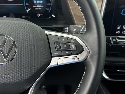 Used 2025 Volkswagen Atlas SE image 23