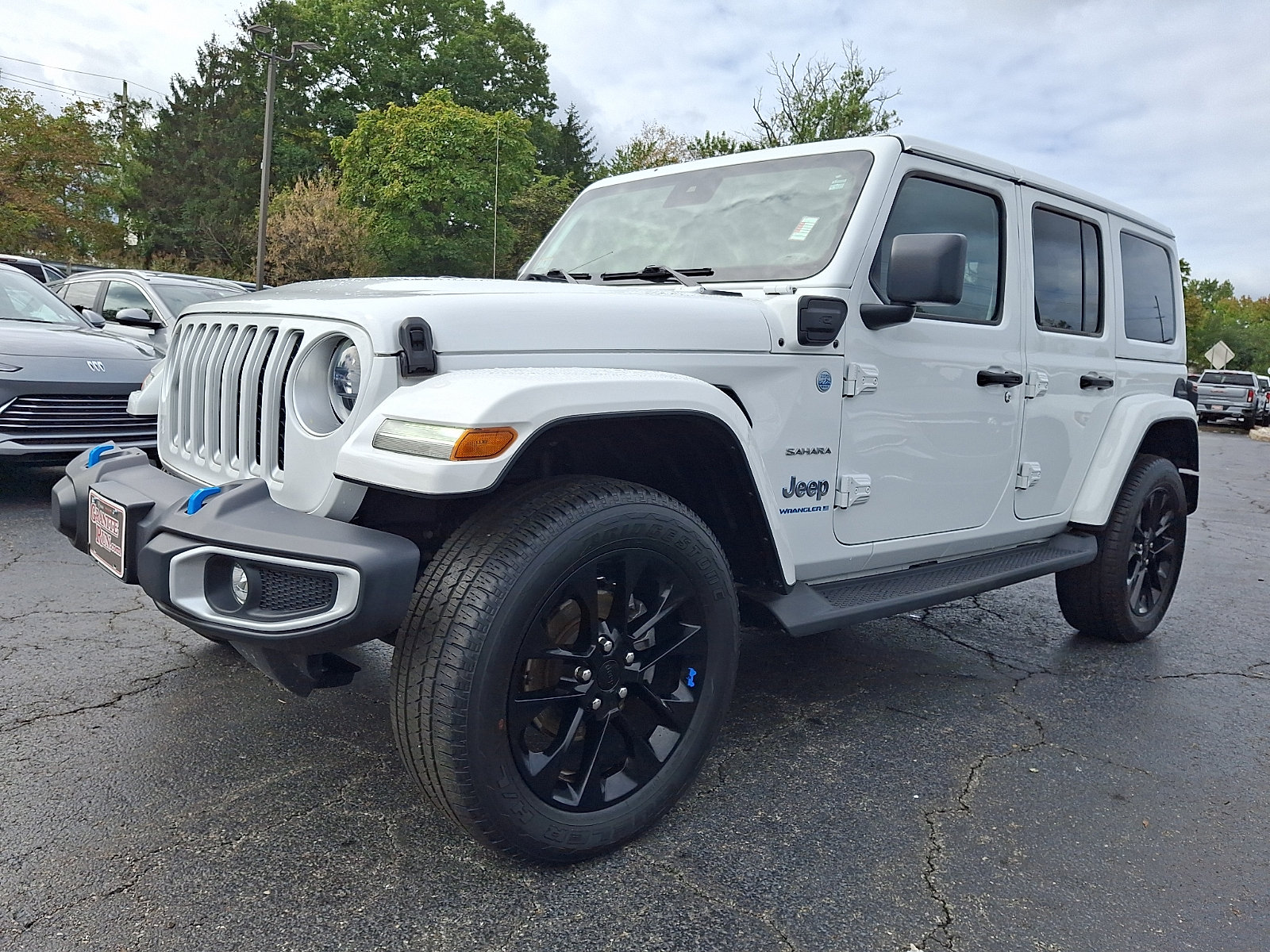 Used 2023 Jeep Wrangler Unlimited Sahara w/ Cold Weather Group AWD/4WD image 3