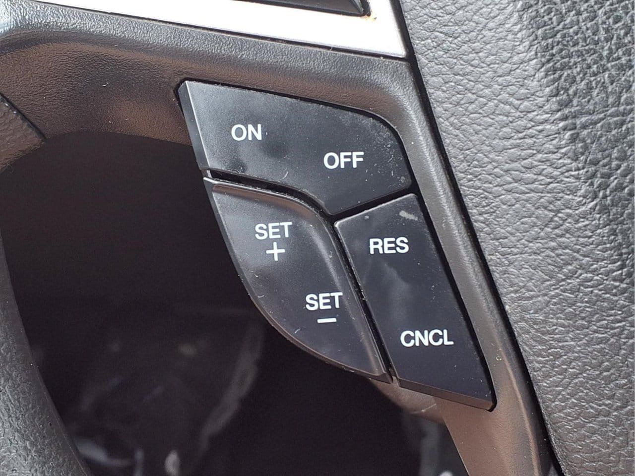 Used 2015 Ford Fusion SE FWD image 24
