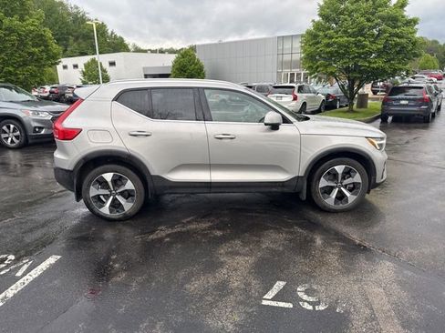 Used 2023 Volvo XC40 B5 Plus w/ Driver Assist Package AWD/4WD image 7