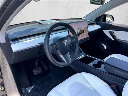 Used 2022 Tesla Model Y Long Range AWD/4WD image 13