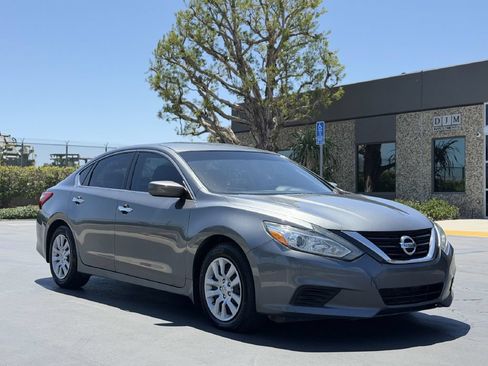 Used 2017 Nissan Altima 2.5 S w/ Power Driver Seat Package FWD image 3