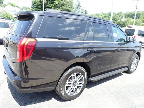 Used 2025 Ford Expedition Active AWD/4WD image 8