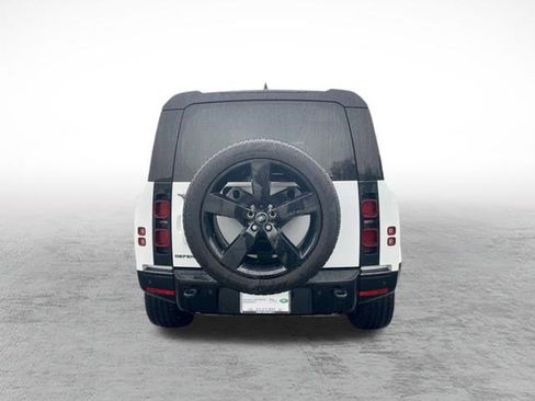 Used 2024 Land Rover Defender 110 X-Dynamic SE image 6