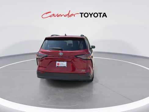 Used 2023 Toyota Sienna XLE FWD image 7