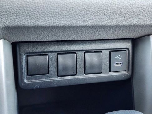 Used 2025 Toyota Corolla Cross L image 25