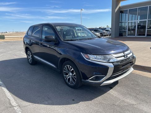 Used 2018 Mitsubishi Outlander ES image 3