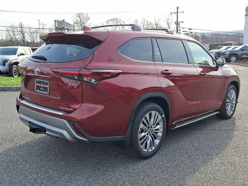 New 2026 Toyota Highlander Platinum image 12
