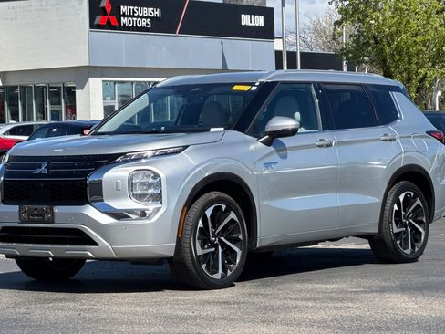 Used 2024 Mitsubishi Outlander 4WD Plug-In Hybrid image 8