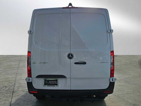 Used 2025 Mercedes-Benz Sprinter 2500 image 4