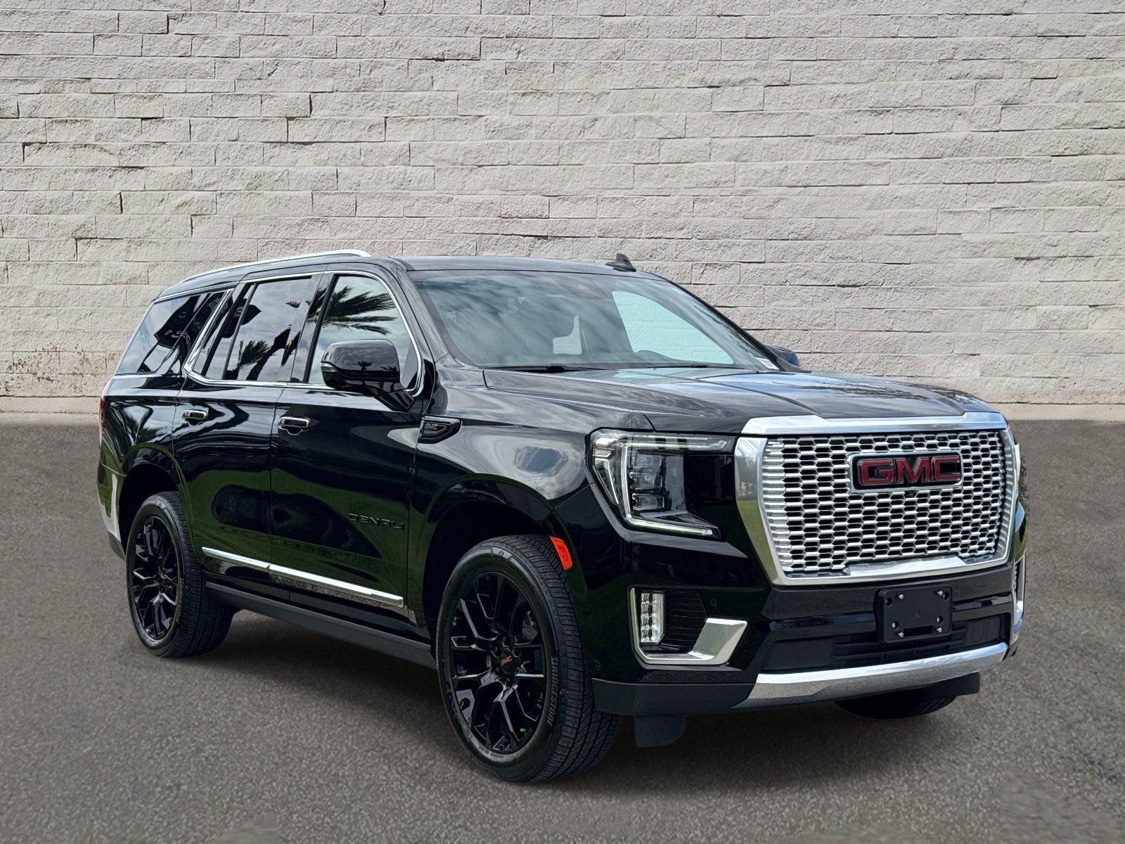 Used 2024 GMC Yukon Denali w/ Advanced Technology Package AWD/4WD image 6
