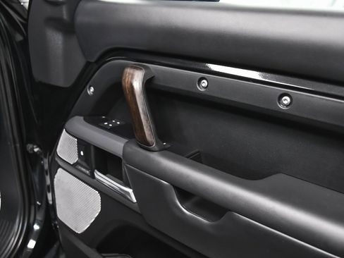 Used 2024 Land Rover Defender 130 X image 16