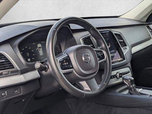 Used 2018 Volvo XC90 T6 Momentum w/ Convenience Package image 9