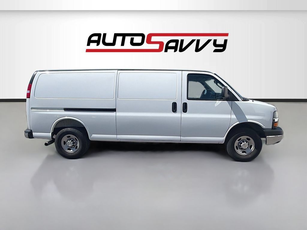 Used 2025 Chevrolet Express 3500 Extended w/ Driver Convenience Package RWD image 8