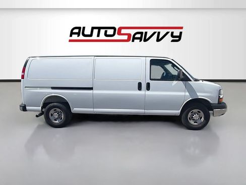 Used 2025 Chevrolet Express 3500 Extended w/ Driver Convenience Package RWD image 8