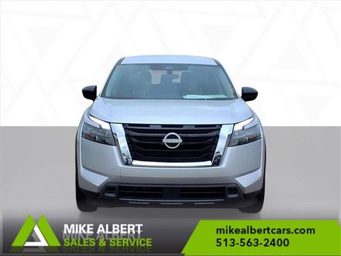 Used 2024 Nissan Pathfinder S image 2