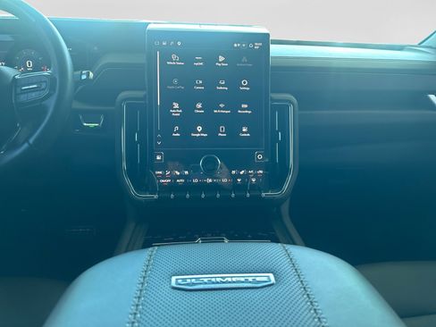 Used 2025 GMC Yukon Denali Ultimate w/ LPO, Illumination Package AWD/4WD image 12