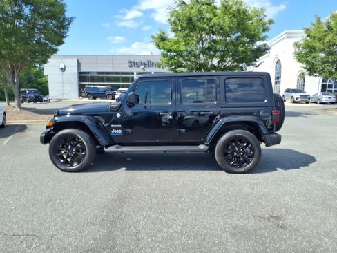 Used 2023 Jeep Wrangler Unlimited Sahara w/ Cold Weather Group AWD/4WD image 3