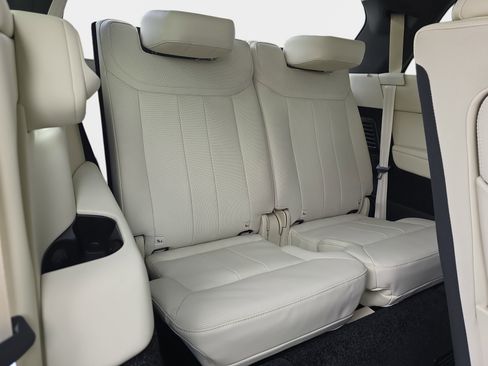 New 2026 Land Rover Range Rover Long Wheelbase SE AWD/4WD image 12