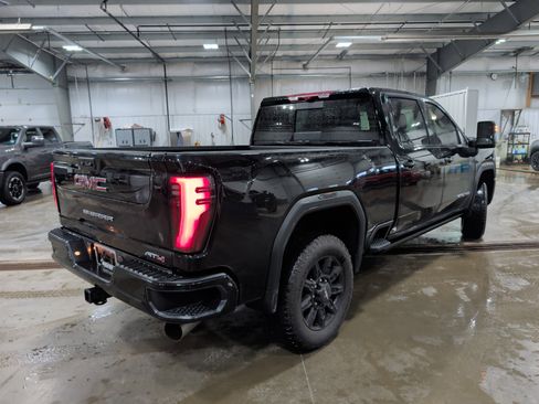 Used 2025 GMC Sierra 2500 AT4 w/ AT4 Premium Plus Package AWD/4WD image 3