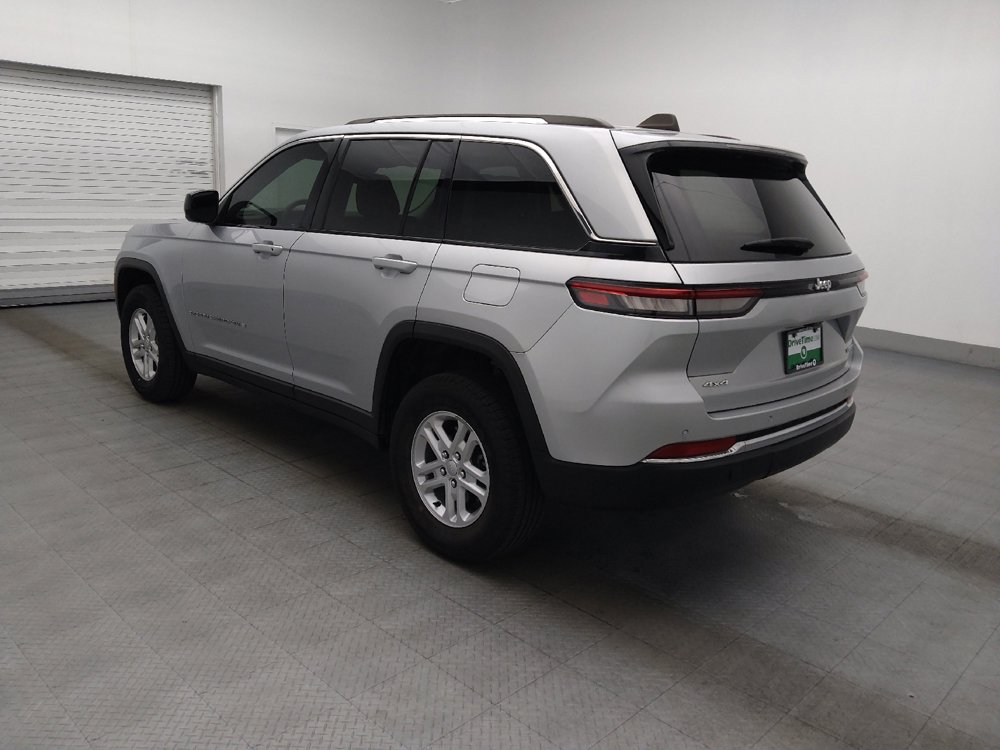 Used 2023 Jeep Grand Cherokee Laredo AWD/4WD image 3
