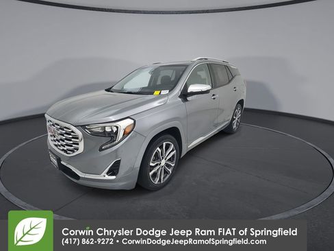 Used 2020 GMC Terrain Denali w/ Denali Premium Package FWD image 4