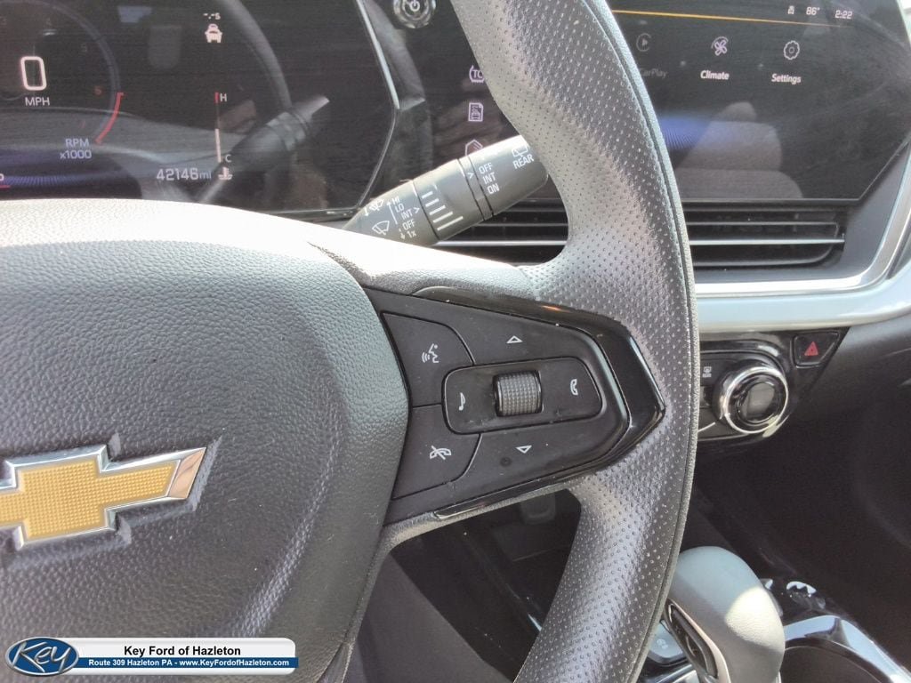 Used 2025 Chevrolet Trax LT FWD image 28