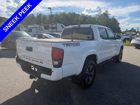 Used 2018 Toyota Tacoma TRD Sport w/ Technology Package AWD/4WD image 5